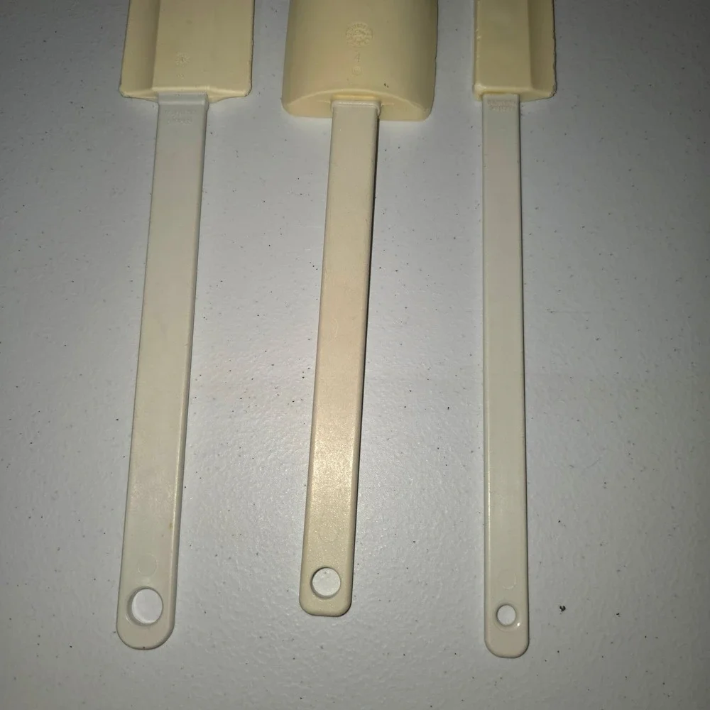 The Pampered Chef Scraper‎ Spatula Set of 4 Cream Silicone Kitchen Utensils USA